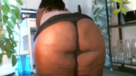 Noni online show from 02/26/25, 01:41