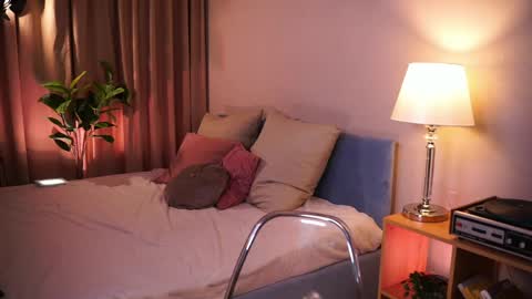 Snapshot of come_in_bed chatting on 05/06/26, 02:11 Audrey online show from 05/06/26, 02:11