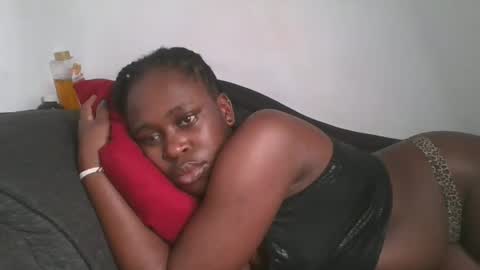 Snapshot of comicalcara chatting on 02/13/25, 03:03 Cara online show from 02/13/25, 03:03