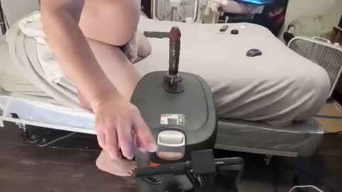 Snapshot of completomuscular chatting on 12/31/24, 10:12 completomuscular online show from 12/31/24, 10:12