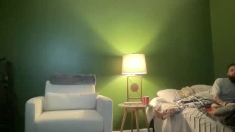 Snapshot of concentralized chatting on 11/24/25, 06:35 Matt online show from 11/24/25, 06:35