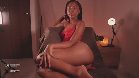 Snapshot of connie_west0 chatting on 12/15/24, 02:41 independent model online show from 12/15/24, 02:41