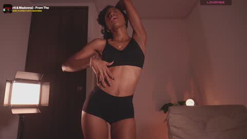 Snapshot of connie_west0 chatting on 12/30/24, 11:17 independent model online show from 12/30/24, 11:17