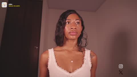 Snapshot of connie_west0 chatting on 01/29/25, 10:32 independent model online show from 01/29/25, 10:32