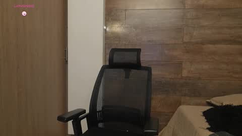 connor_h1 online show from 12/22/25, 04:53