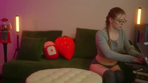 Snapshot of consensualcollabs chatting on 09/18/25, 01:18 MR. MAESTRK Friends online show from 09/18/25, 01:18