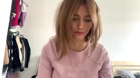 Amelia online show from 02/13/26, 12:01