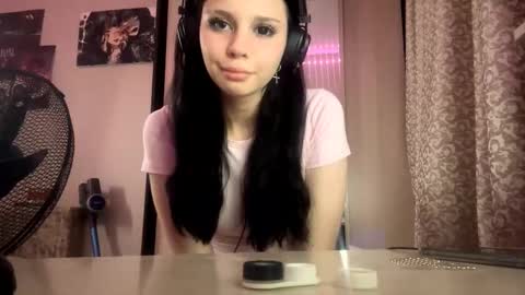 Isabella online show from 10/24/25, 09:11