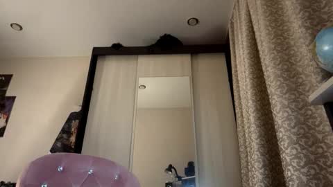 Isabella online show from 11/13/25, 06:18