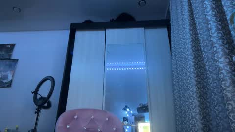 Isabella online show from 12/14/25, 11:20