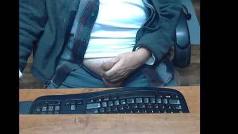 Snapshot of constantbater57 chatting on 12/15/24, 06:18 conastantbater57 online show from 12/15/24, 06:18