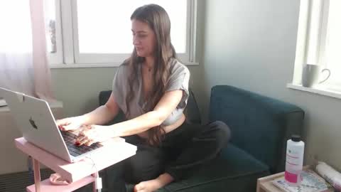 Snapshot of constantcumquest chatting on 12/03/25, 05:11 ANR Mommy online show from 12/03/25, 05:11