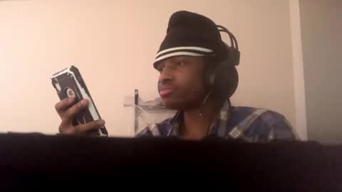 Snapshot of coolvibes69 chatting on 12/05/25, 07:54 coolvibes69 online show from 12/05/25, 07:54