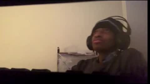 Snapshot of coolvibes69 chatting on 12/16/25, 04:06 coolvibes69 online show from 12/16/25, 04:06