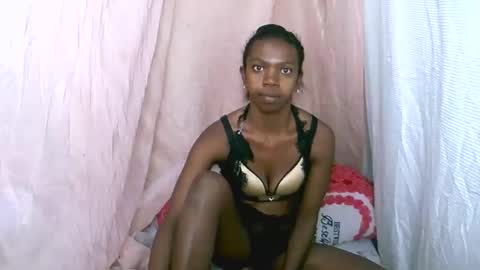 coquine_lara online show from 06/01/26, 10:33
