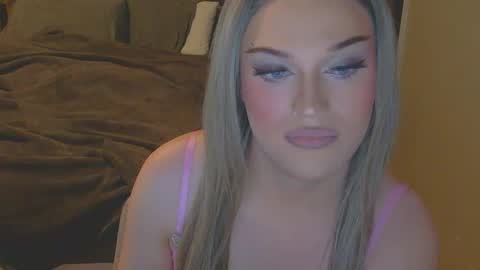 Snapshot of coracav chatting on 11/20/25, 11:59 coracav online show from 11/20/25, 11:59