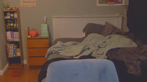 coracav online show from 12/23/25, 12:08