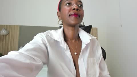 C O R A  L online show from 11/15/25, 07:54