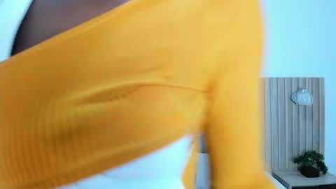 C O R A  L online show from 12/04/25, 02:21