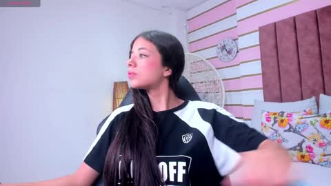 Snapshot of coral_taylorr chatting on 12/17/24, 07:48 Coral online show from 12/17/24, 07:48