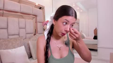 Snapshot of coral_taylorr chatting on 10/11/25, 03:21 Coral online show from 10/11/25, 03:21