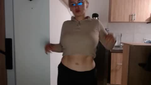 Snapshot of coraleiin_volkov chatting on 12/23/25, 06:00 Coralein online show from 12/23/25, 06:00