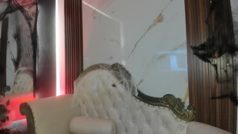 Coralie Bronson online show from 10/24/25, 04:20