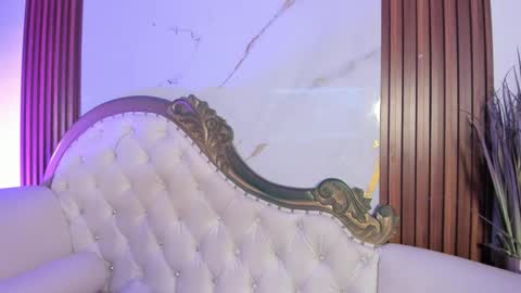 Coralie Bronson online show from 11/12/25, 09:14