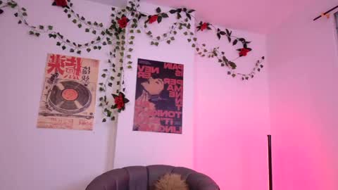 Snapshot of coraliebronson chatting on 05/22/26, 12:40 Coralie Bronson online show from 05/22/26, 12:40