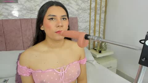 coraline hot18 online show from 02/18/25, 01:00