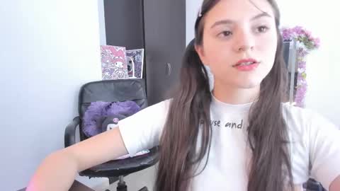 Snapshot of coralinexxx07 chatting on 01/13/26, 09:20 Coraline uwu Bienvenidos al dulce mundo de Coraline Hola amores soy Coraline Una chica tierna juguetona online show from 01/13/26, 09:20