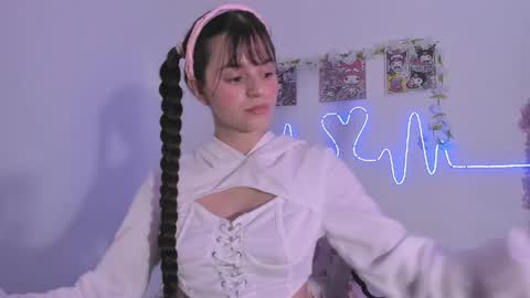 Snapshot of coralinexxx07 chatting on 05/02/26, 12:04 Coraline uwu Bienvenidos al dulce mundo de Coraline Hola amores soy Coraline Una chica tierna juguetona online show from 05/02/26, 12:04