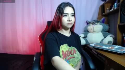 Snapshot of coralwells chatting on 10/15/25, 11:49 coralwells online show from 10/15/25, 11:49