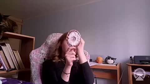 Snapshot of corinearendale chatting on 05/30/26, 09:06 Elvi online show from 05/30/26, 09:06