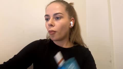 Snapshot of corinnachancy chatting on 12/20/25, 12:51 corinnachancy online show from 12/20/25, 12:51