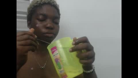 Snapshot of cornxcuntx chatting on 10/25/25, 02:52 cornxcuntx online show from 10/25/25, 02:52