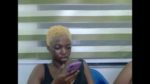 Snapshot of cornxcuntx chatting on 11/23/25, 08:30 cornxcuntx online show from 11/23/25, 08:30