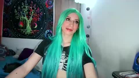 Snapshot of cosmic_crystal chatting on 01/12/25, 10:33 cosmic_crystal online show from 01/12/25, 10:33