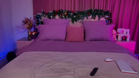 Snapshot of cosmic_sia chatting on 12/17/24, 06:24 Sia online show from 12/17/24, 06:24