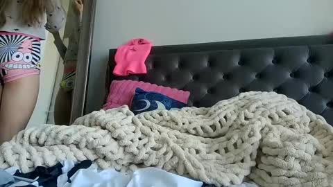 Snapshot of cosmicbae777 chatting on 11/12/25, 03:45 cosmicbae777 online show from 11/12/25, 03:45