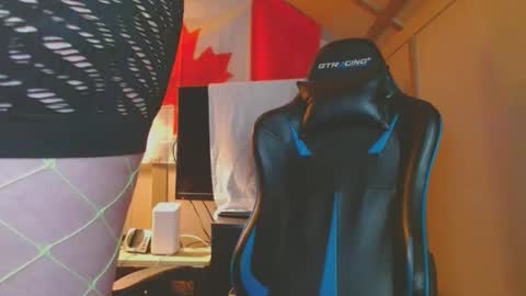 Snapshot of cosmicjones88 chatting on 01/28/25, 04:19 cosmicjones88 online show from 01/28/25, 04:19