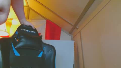 Snapshot of cosmicjones88 chatting on 03/08/25, 03:39 cosmicjones88 online show from 03/08/25, 03:39