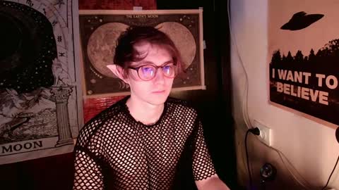 Snapshot of cosmonudes chatting on 01/10/25, 05:13 Barry online show from 01/10/25, 05:13