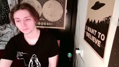 Snapshot of cosmonudes chatting on 02/05/25, 06:37 Barry online show from 02/05/25, 06:37