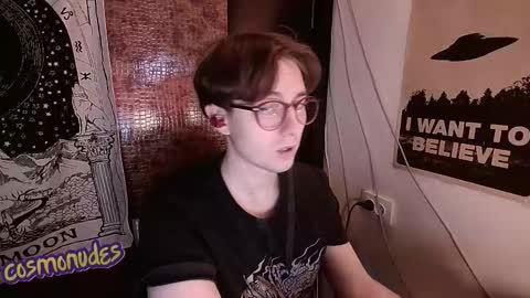 Snapshot of cosmonudes chatting on 11/16/25, 09:09 Barry online show from 11/16/25, 09:09