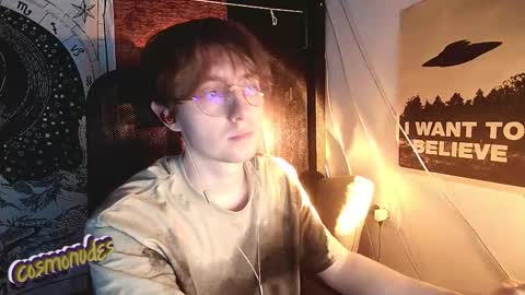 Snapshot of cosmonudes chatting on 12/22/25, 07:00 Barry online show from 12/22/25, 07:00