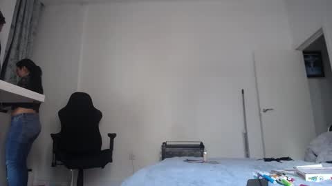 costantine helena24 online show from 01/17/26, 01:27