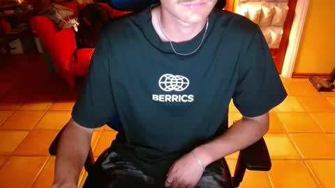 Snapshot of couldbesleeping chatting on 11/02/25, 06:05 couldbe online show from 11/02/25, 06:05