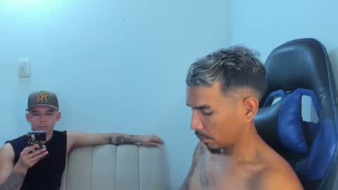 aron y stivens online show from 10/22/25, 01:06