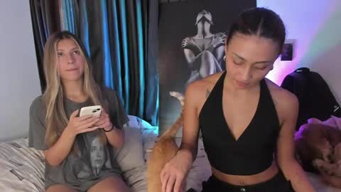 couple_funnyy online show from 04/11/26, 02:38